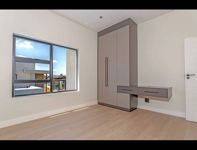 4 BEDROOM FREEHOLD FOR SALE IN OLIFANTSFONTEIN